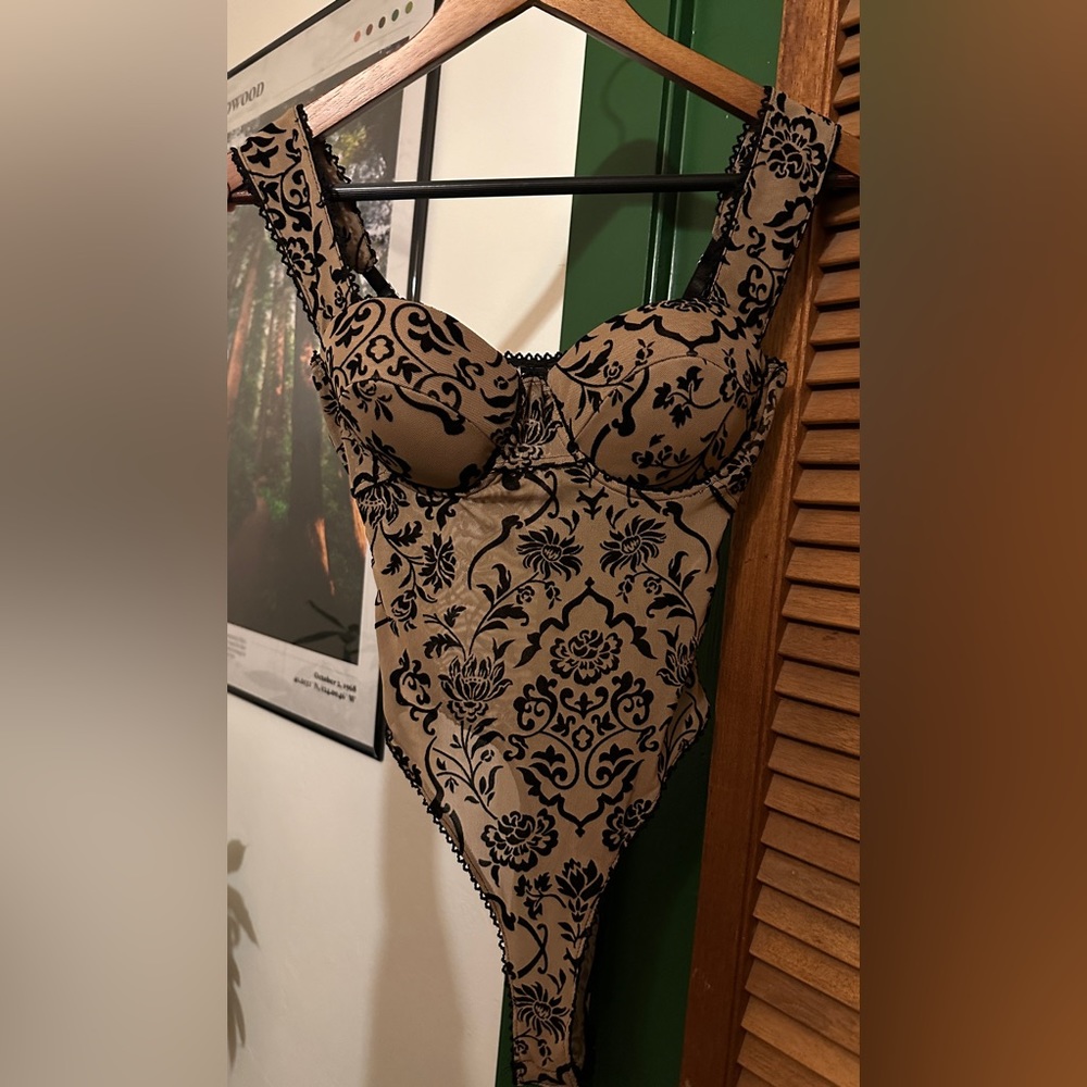 Floral Stunner Flocked Bustier Bodysuit (brand: Windsor) (size XS)